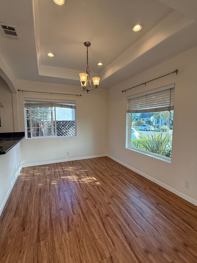 2007 Poli St in Ventura, CA - Building Photo - Building Photo