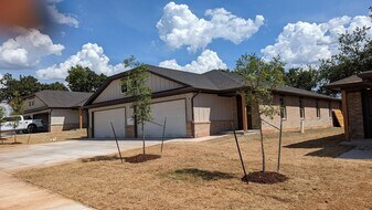 212 Spirit Dr in Midwest City, OK - Building Photo