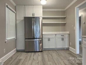 2730 Eastway Dr in Charlotte, NC - Building Photo - Building Photo