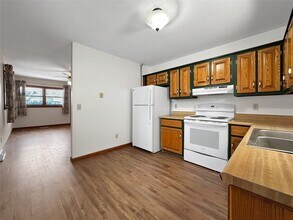 211 Walnut St in Edinboro, PA - Building Photo - Building Photo