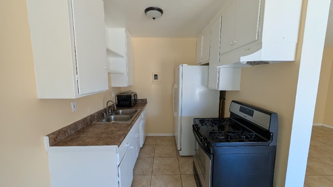 1545 W 19th St in Long Beach, CA - Building Photo - Building Photo