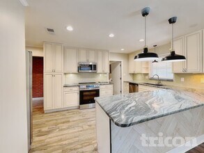 123 Whitaker Rd in Lutz, FL - Building Photo - Building Photo