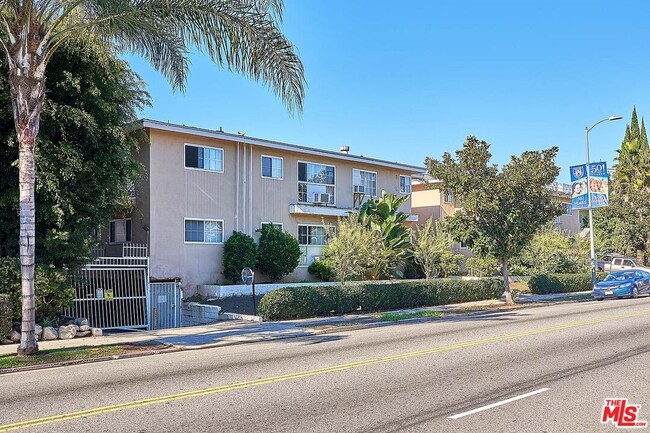 443 S Wilton Pl in Los Angeles, CA - Building Photo - Building Photo