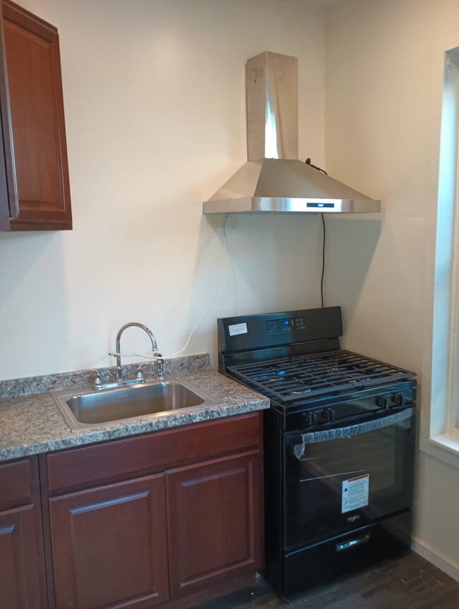 1619 N 29th St, Unit 2 in Philadelphia, PA - Building Photo - Building Photo