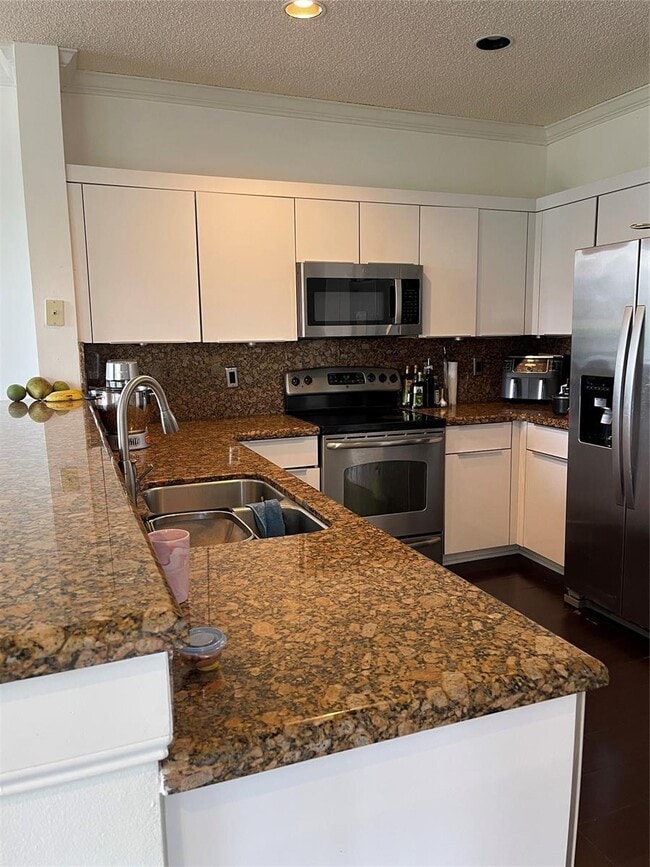 671 Vista Meadows Dr in Weston, FL - Building Photo - Building Photo