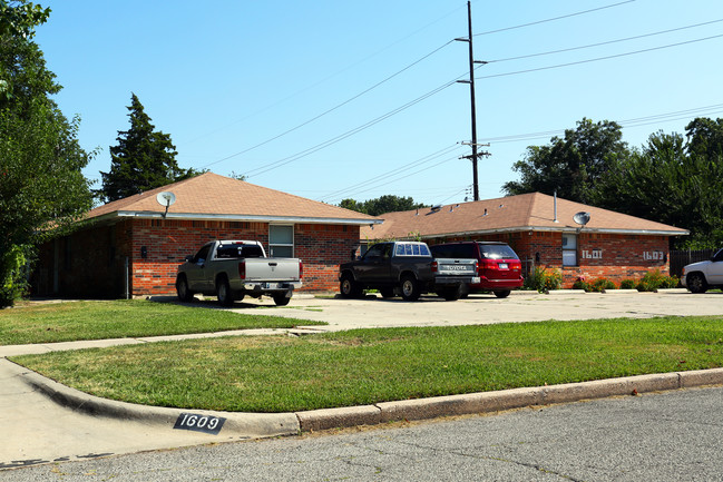 1601-1607 NW 17th in Oklahoma City, OK - Foto de edificio - Building Photo