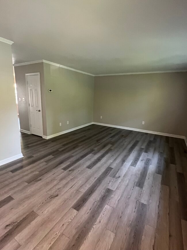 3413 Stonehenge Sq in Cave Spring, VA - Foto de edificio - Building Photo