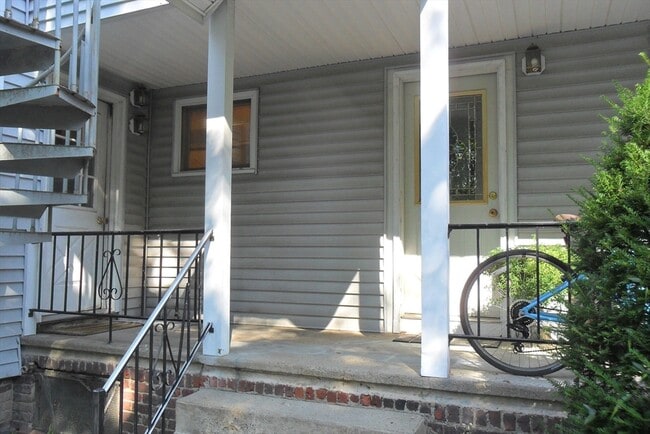 28 Spring St in Natick, MA - Building Photo - Building Photo