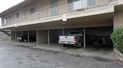 407 W J St in Ontario, CA - Foto de edificio - Building Photo