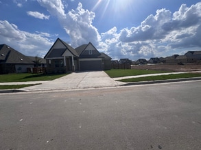 352 Keefer in Kyle, TX - Foto de edificio - Building Photo
