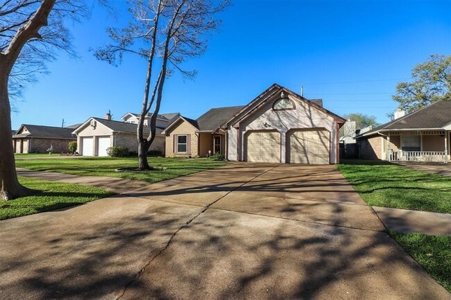 property at 3302 Kempwood Dr
