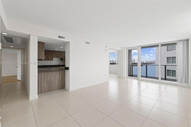 910 West Ave in Miami Beach, FL - Foto de edificio - Building Photo