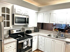 3500 Whitehall Dr in West Palm Beach, FL - Building Photo - Building Photo