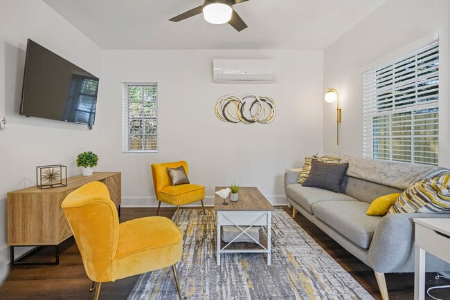 975 Shadowridge Dr SE in Atlanta, GA - Building Photo - Building Photo