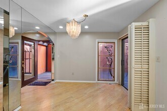 148 Riverbend Dr in North Brunswick, NJ - Foto de edificio - Building Photo
