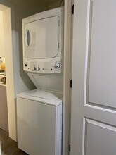 92 Lexington St, Unit #1 in Boston, MA - Foto de edificio - Building Photo