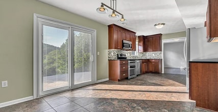 4855 Golfview Dr NE in Roanoke, VA - Building Photo - Building Photo