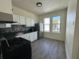 118 Seaview Ave in Jersey City, NJ - Building Photo