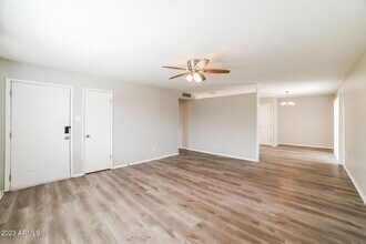 3350 W Country Gables Dr in Phoenix, AZ - Building Photo - Building Photo