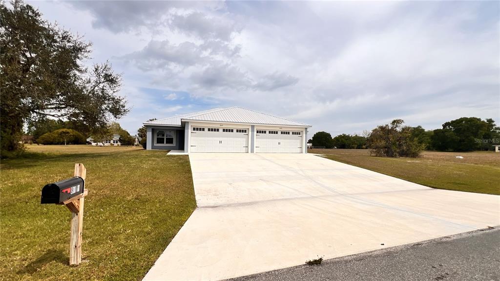 8145 Cozumel Ln in Sebring, FL - Building Photo