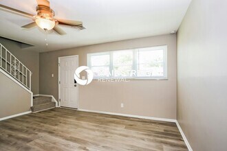 1555 Basil Dr in Columbus, OH - Foto de edificio - Building Photo