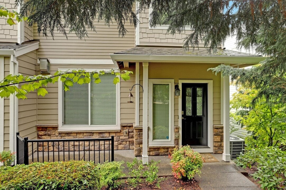 10533 NE Avery Way in Hillsboro, OR - Building Photo