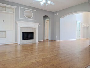3054 Summercrest Dr in Pearland, TX - Foto de edificio - Building Photo