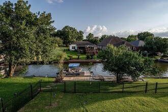 13209 Bluff View Dr in Willis, TX - Building Photo - Building Photo