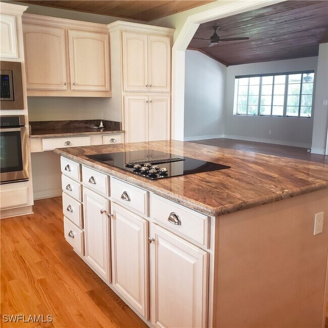 property at 1443 Sandra Dr