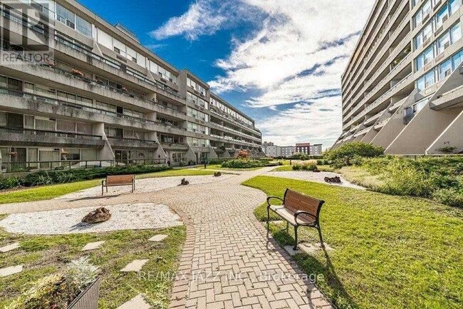 property at 50-350 Richmond St E