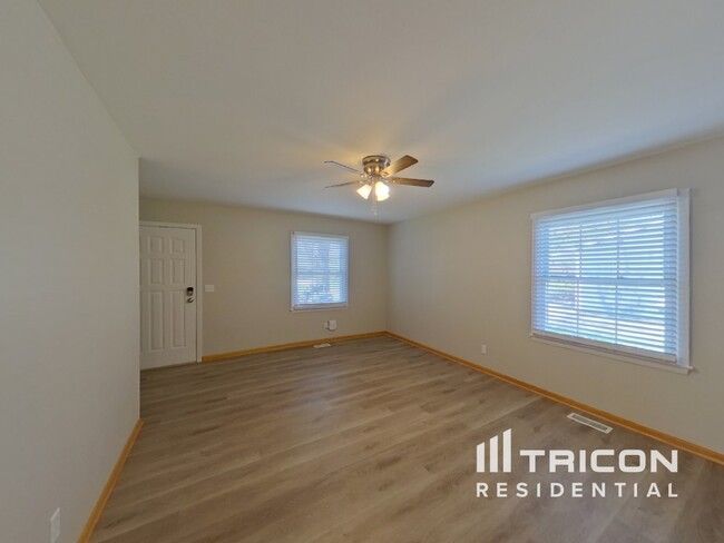 71 Amesbury Rd in Montgomery, IL - Building Photo - Building Photo