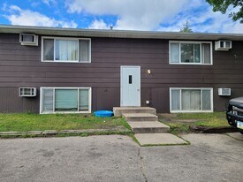 700 Brandon Ave in Hiawatha, IA - Building Photo