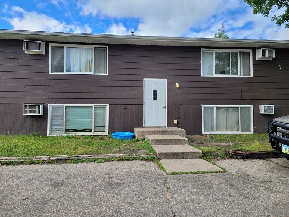 700 Brandon Ave in Hiawatha, IA - Building Photo