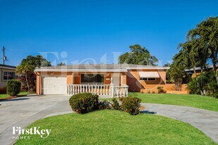 7619 Kismet St in Miramar, FL - Building Photo