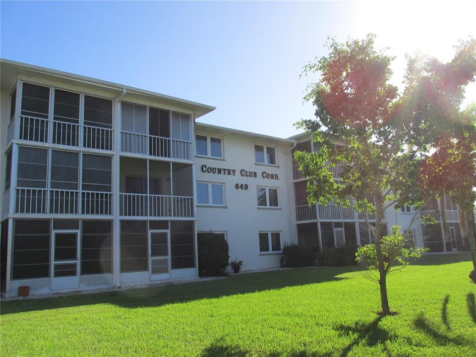 649 S Tamiami Trail-Unit -108 in Venice, FL - Foto de edificio