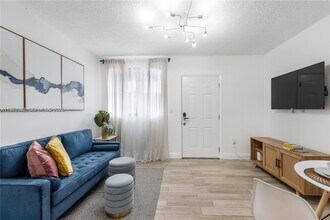 815 NW 30th St in Miami, FL - Building Photo - Building Photo