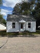 1304 S 11th St in Prairie Du Chien, WI - Building Photo
