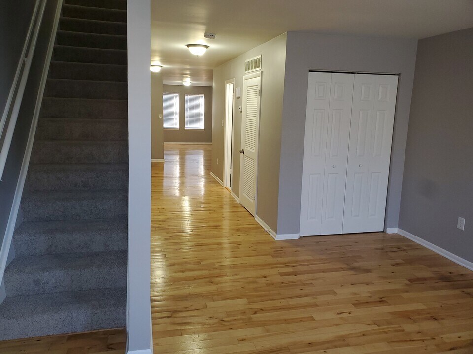 211 E North Ave in Baltimore, MD - Building Photo