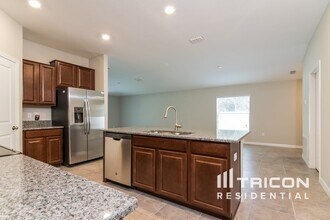 1748 Broad Winged Hawk Dr in Ruskin, FL - Building Photo - Building Photo