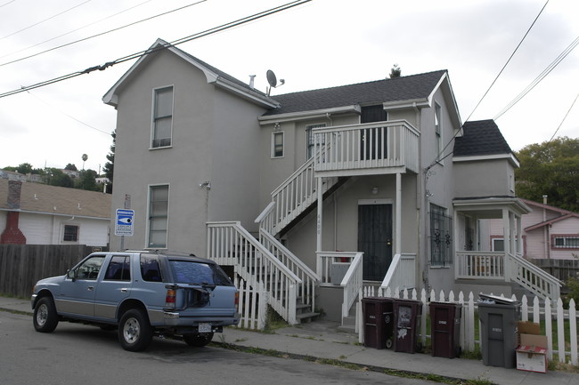 4400 Fleming Ave in Oakland, CA - Building Photo - Building Photo