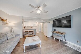 6903 N Lagoon Dr in Panama City Beach, FL - Building Photo
