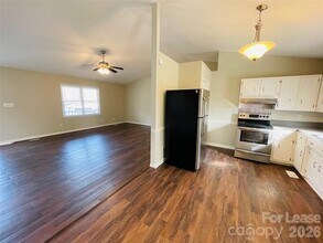 2499 Brookwood Rd in Lincolnton, NC - Foto de edificio - Building Photo