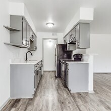 912 Isbell Rd in Fort Worth, TX - Foto de edificio - Building Photo
