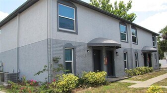 5116 E Temple Heights Rd in Tampa, FL - Building Photo