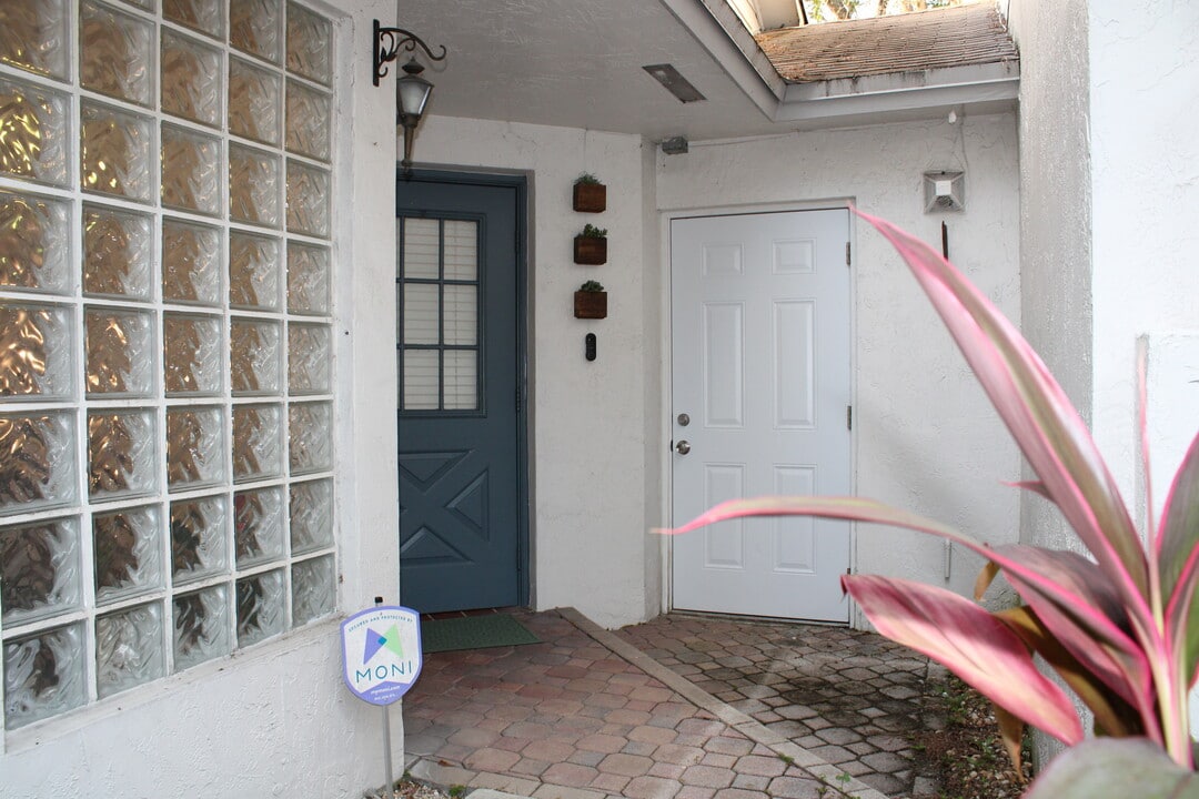 12263 SW 144th Ter in Miami, FL - Building Photo