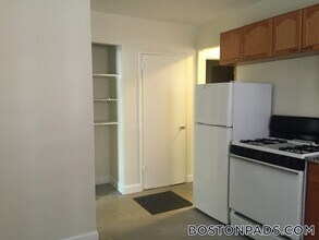 1 President Terrace, Unit 2 in Boston, MA - Foto de edificio - Building Photo