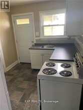 5108 Montrose Rd in Niagara Falls, ON - Building Photo - Building Photo