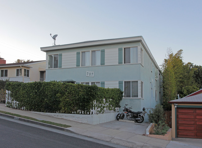 707 Pine St in Santa Monica, CA - Foto de edificio - Building Photo
