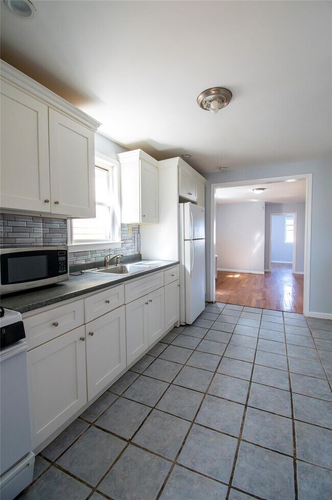 986 Church St in Baldwin, NY - Building Photo - Building Photo