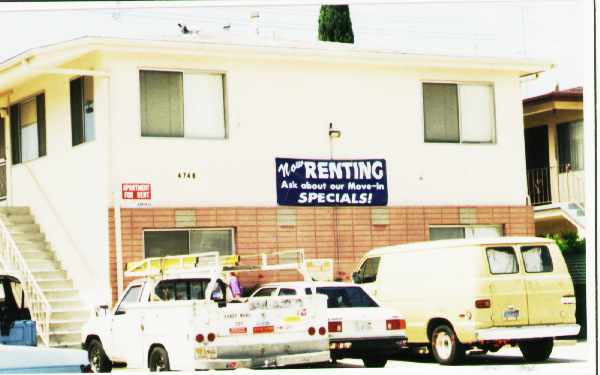 Gorgeous renovated building! Light, bright... in San Diego, CA - Foto de edificio - Building Photo